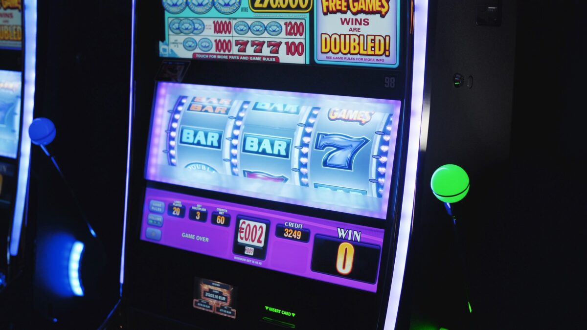 What Makes Slot Games Popular Among Gamblers