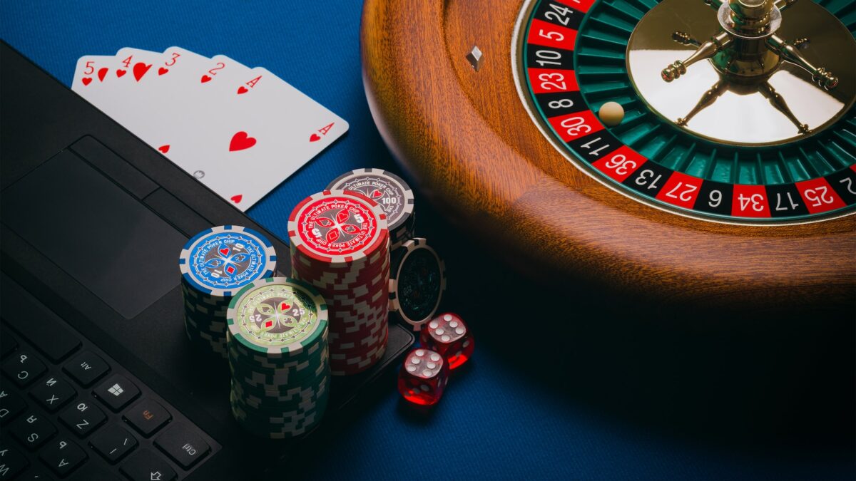 Three Elements of Illegal Online Gambling: Learn to Avoid Getting Scammed